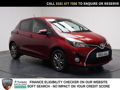 Begagnad Toyota Yaris 99 HK (72 kW) 2015 Röd Halvkombi