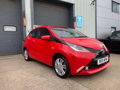 Used Toyota Aygo x-press 69 HP (50 kW) 2015 Red Hatchback