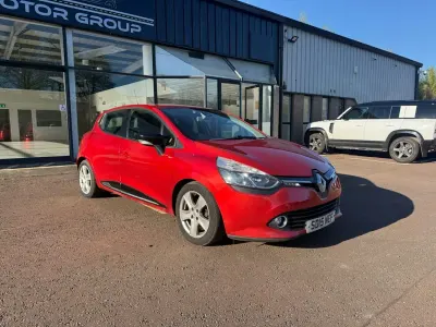 Usado Renault Clio IV Dynamique 90 HP (66 kW) 2015 Vermelho Citadino