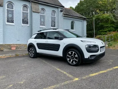 Used Citroën C4 Cactus Flair 98 HP (72 kW) 2017 White Hatchback