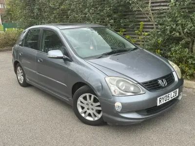 Begagnad Honda Civic Executive 110 HK (80 kW) 2005 Grå Halvkombi