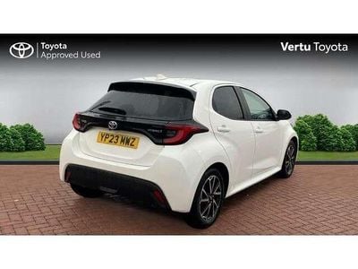 Used Toyota Yaris Hybrid Design 116 HP (85 kW) 2023 White Hatchback