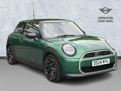 Usado Mini Cooper Hatch 154 HP (113 kW) 2024 Verde Citadino