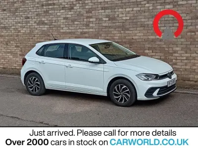 Begagnad VW Polo Life 95 HK (69 kW) 2023 Vit Halvkombi