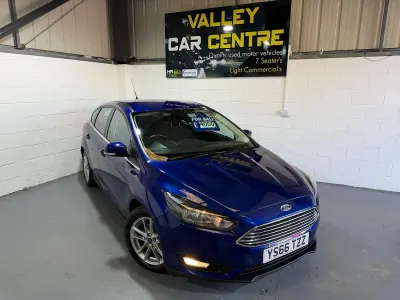 Used Ford Focus Zetec 125 HP (91 kW) 2016 Blue Hatchback