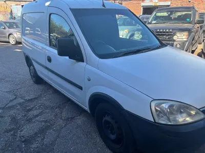 Second-hand Vauxhall Combo 2003 Alb Monovolum