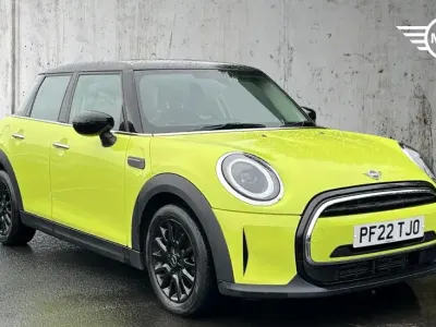 Usado Mini Cooper Classic 134 CV (98 kW) 2022 Amarillo Utilitario