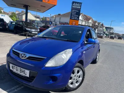 Używany Hyundai i20 Comfort 78 KM (57 kW) 2011 Niebieski Hatchback