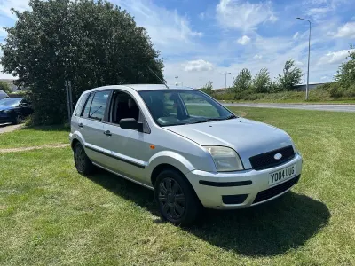 Used Ford Fusion 100 HP (73 kW) 2004 Silver Hatchback