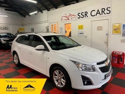 White Used 2013 Chevrolet Cruze LT Estate | £2,990