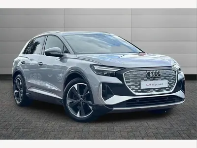 Usado Audi Q4 e-tron S-Line 150 kW (204 HP) 2022 Prateado SUV