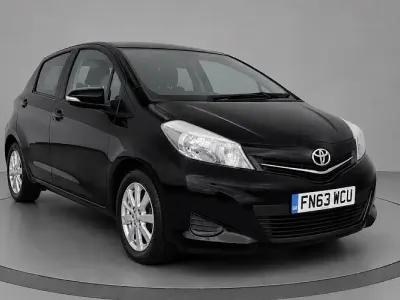 Used Toyota Yaris 101 HP (74 kW) 2013 Black Hatchback