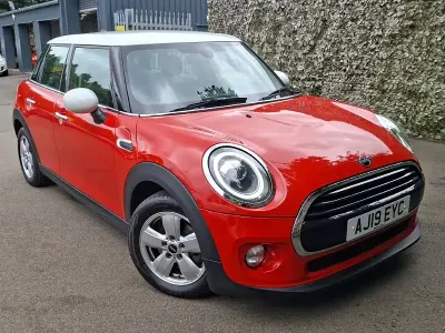 Used Mini Cooper Classic 136 HP (100 kW) 2019 Orange Hatchback