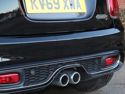 Used Mini Cooper S Exclusive 189 HP (139 kW) 2019 Black Hatchback