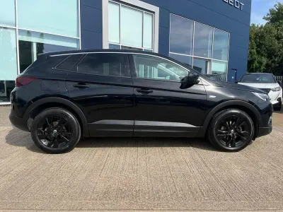 Used Vauxhall Grandland X SRi 128 HP (94 kW) 2021 Black SUV