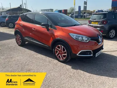 Used Renault Captur Dynamique 90 HP (66 kW) 2015 Orange/black SUV