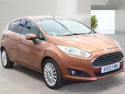 Used Ford Fiesta Titanium 105 HP (77 kW) 2013 Yellow Hatchback