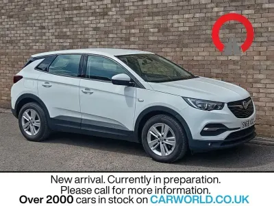 Used Vauxhall Grandland X S 130 HP (95 kW) 2018 White SUV