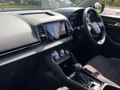 Begagnad Skoda Karoq SE L 150 HK (110 kW) 2025 Grå SUV