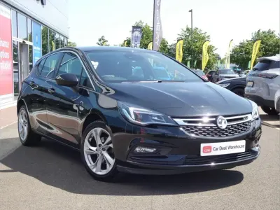 Used Vauxhall Astra SRi 105 HP (77 kW) 2018 Black Hatchback