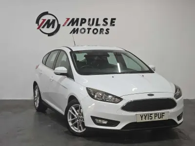 Used Ford Focus Zetec 125 HP (91 kW) 2015 White Hatchback