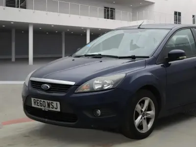 Używany Ford Focus Zetec 99 KM (72 kW) 2010 Niebieski Hatchback
