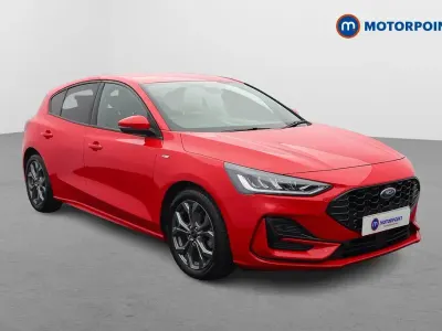 Used Ford Focus ST-Line 125 HP (91 kW) 2023 Red Hatchback