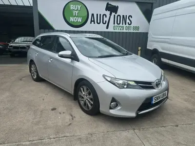 Used Toyota Auris Touring Sports 88 HP (64 kW) 2014 Estate