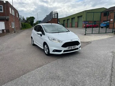 Used Ford Fiesta Zetec 2015 White Hatchback