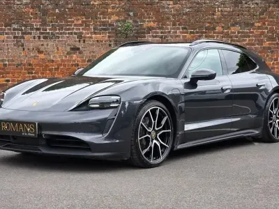Begagnad Porsche Taycan Sport Turismo 300 kW (408 HK) 2022