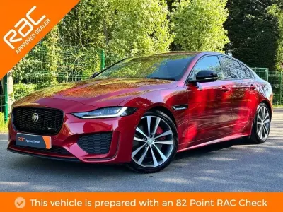 Gebraucht Jaguar XE R-Dynamic 250 PS (183 kW) 2021 Rot Limousine