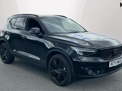 Begagnad Volvo XC40 Plus 197 HK (144 kW) 2025 Svart SUV