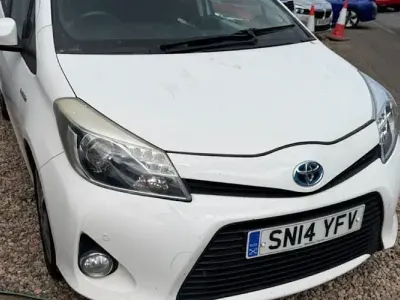 Used Toyota Yaris Trend 101 HP (74 kW) 2014 White Hatchback