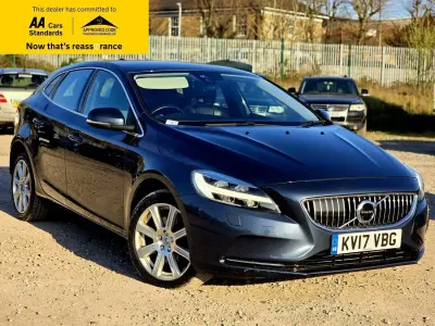 Begagnad Volvo V40 Inscription 120 HK (88 kW) 2017 Blå Halvkombi