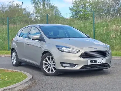 Usado Ford Focus Titanium 120 CV (88 kW) 2018 Plateado Utilitario