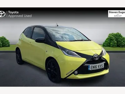 Used Toyota Aygo X-cite 69 HP (50 kW) 2016 Yellow Hatchback