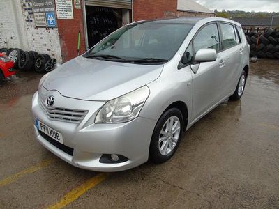 Usado Toyota Verso 114 HP (83 kW) 2011 Prateado Monovolume
