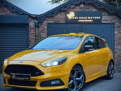 Used Ford Focus ST 185 HP (136 kW) 2015 Yellow Hatchback