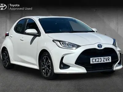 Used Toyota Yaris Design 114 HP (83 kW) 2023 Platinum white Hatchback