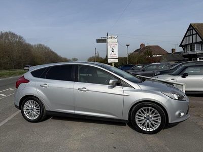 Used Ford Focus Zetec 125 HP (91 kW) 2011 Silver Hatchback