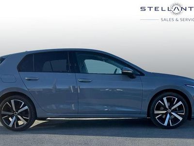 Begagnad VW Golf VIII Match 113 HK (83 kW) 2024 Grå Halvkombi