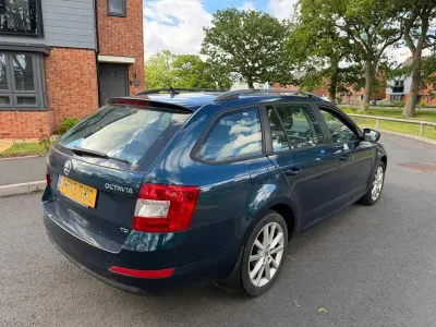 Used Skoda Octavia Elegance 105 HP (77 kW) 2013 Blue Estate