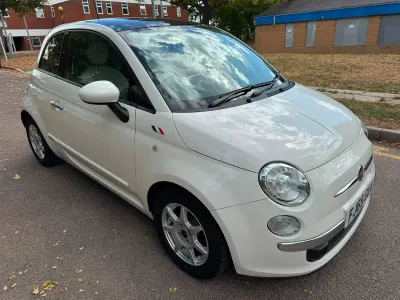 Used Fiat 500 Lounge 85 HP (62 kW) 2015 White Hatchback