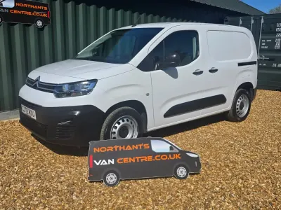 Używany Citroën Berlingo 100 KM (73 kW) 2023 Biały Minivan