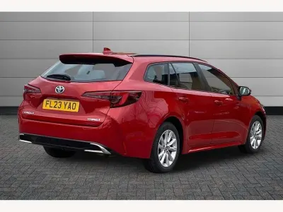 Begagnad Toyota Corolla Sport 140 HK (102 kW) 2023 Röd Kombi