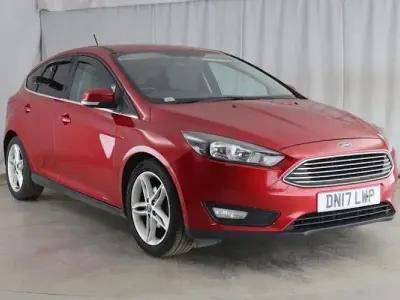 Used Ford Focus Zetec 125 HP (91 kW) 2017 Red Hatchback