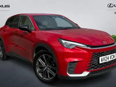 Używany Lexus LBX 136 KM (100 kW) 2024 Czerwony SUV