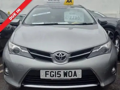 Used Toyota Auris Multidrive S 132 HP (97 kW) 2015 Grey Hatchback