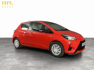 Used Toyota Yaris Active 100 HP (73 kW) 2019 Red Hatchback