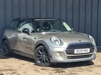 Używany Mini Cooper Classic 136 KM (100 kW) 2019 Srebrny Hatchback